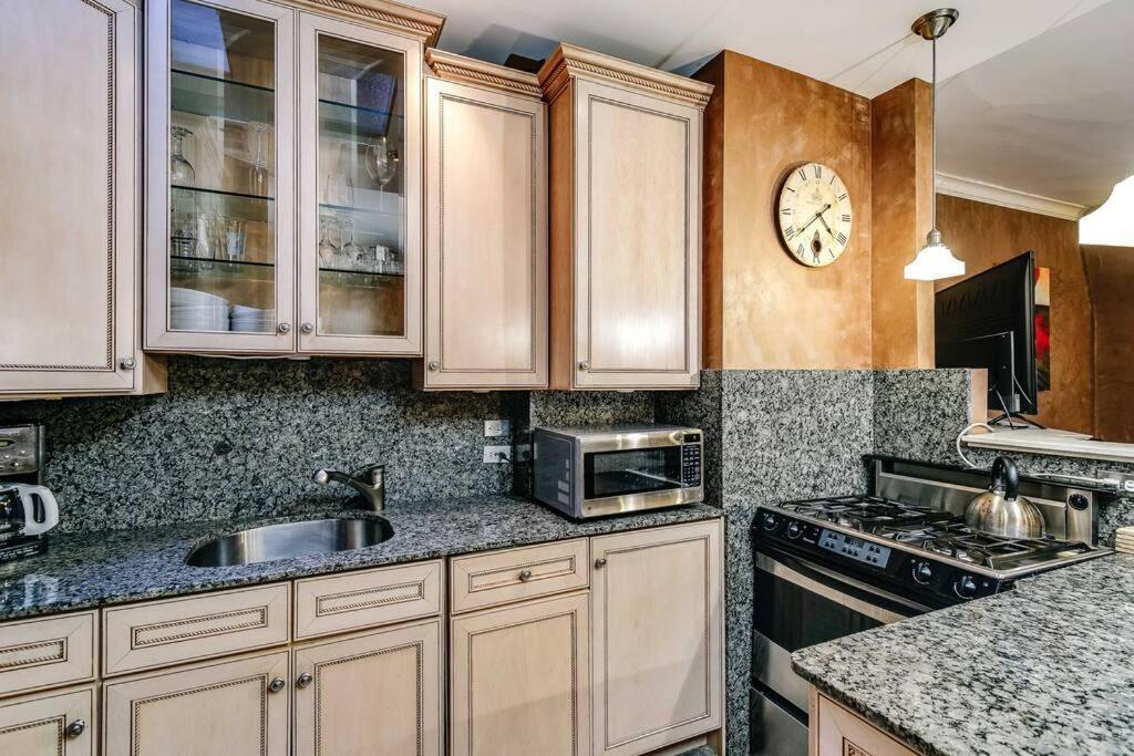Historic And Unique Brownstone In Gold Coast - Downtown - 3 Apartamento Chicago Exterior foto